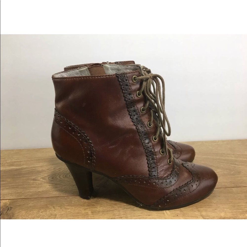 Hush Puppies Wingtip Ankle Boot Heels Size 7M -Y15 - Picture 2 of 8